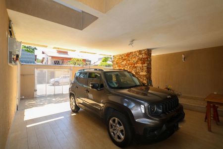 Casa à venda com 295m², 4 quartos e 4 vagasGaragem