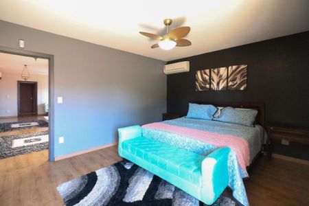 Casa à venda com 295m², 4 quartos e 4 vagasSuíte