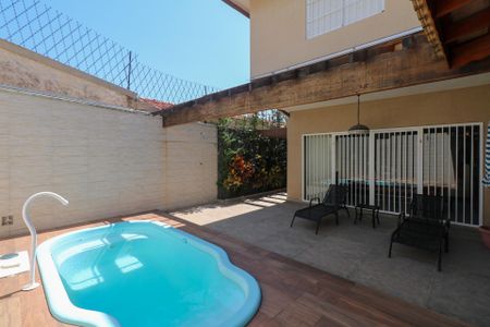Casa à venda com 295m², 4 quartos e 4 vagasÁrea comum - Piscina