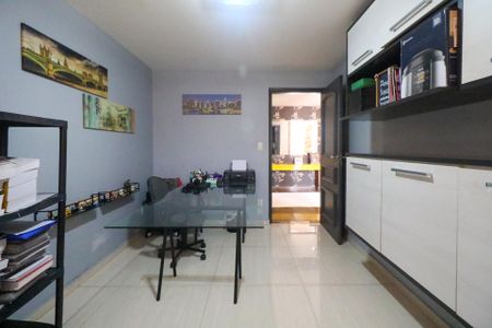 Casa à venda com 295m², 4 quartos e 4 vagasEscritório