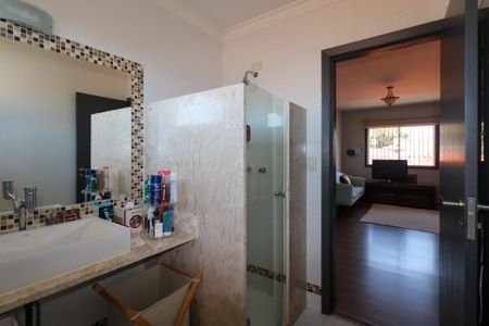 Casa à venda com 295m², 4 quartos e 4 vagasBanheiro 1