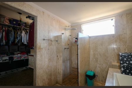 Casa à venda com 295m², 4 quartos e 4 vagasBanheiro da Suíte