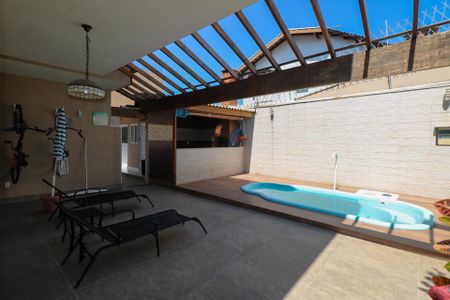 Casa à venda com 295m², 4 quartos e 4 vagasÁrea comum - Piscina