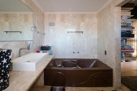 Casa à venda com 295m², 4 quartos e 4 vagasBanheiro da Suíte