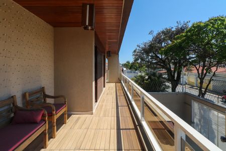 Casa à venda com 295m², 4 quartos e 4 vagasVaranda da Suíte