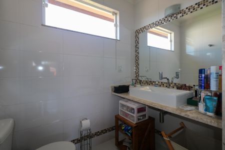 Casa à venda com 295m², 4 quartos e 4 vagasBanheiro 1