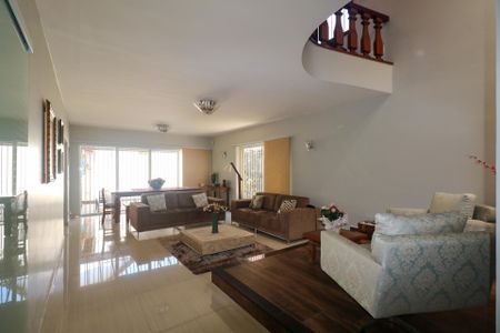 Casa à venda com 295m², 4 quartos e 4 vagasSala