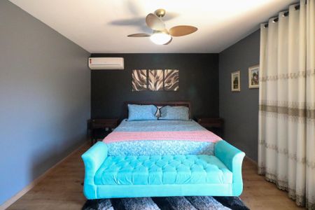 Casa à venda com 295m², 4 quartos e 4 vagasSuíte