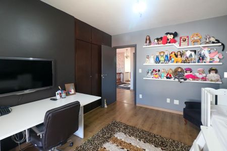 Casa à venda com 295m², 4 quartos e 4 vagasQuarto 2