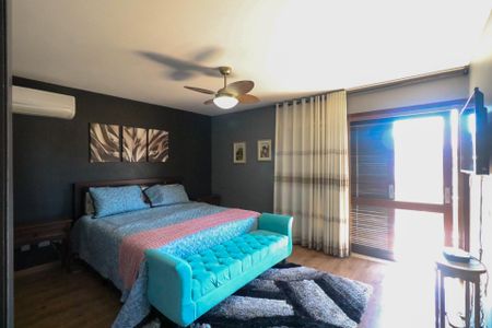 Casa à venda com 295m², 4 quartos e 4 vagasSuíte