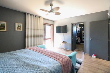 Casa à venda com 295m², 4 quartos e 4 vagasSuíte