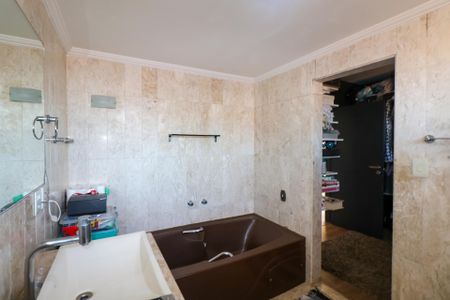 Casa à venda com 295m², 4 quartos e 4 vagasBanheiro da Suíte