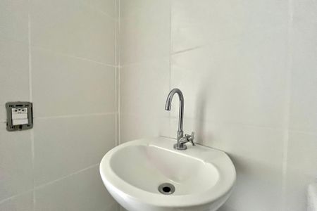 Banheiro de kitnet/studio à venda com 1 quarto, 24m² em Vila Santa Catarina, São Paulo