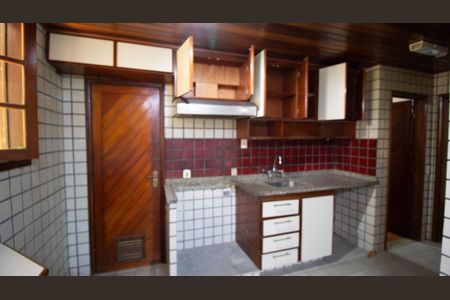 Casa de condomínio à venda com 333m², 5 quartos e 5 vagasCozinha