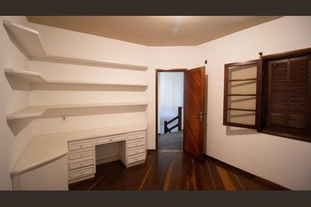 Casa de condomínio à venda com 333m², 5 quartos e 5 vagasQuarto 