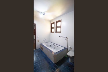 Casa de condomínio à venda com 333m², 5 quartos e 5 vagasBanheiro 2