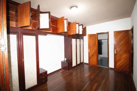 Casa de condomínio à venda com 333m², 5 quartos e 5 vagasQuarto
