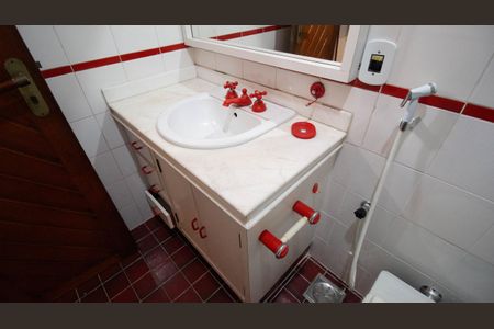 Casa de condomínio à venda com 333m², 5 quartos e 5 vagasBanheiro 1