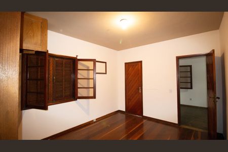 Casa de condomínio à venda com 333m², 5 quartos e 5 vagasQuarto