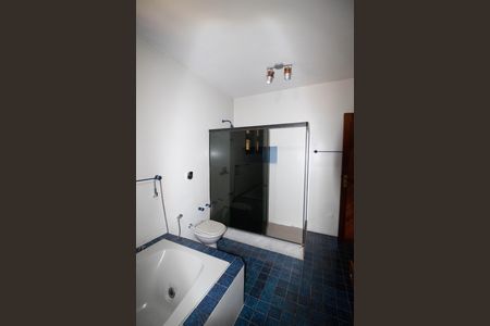 Casa de condomínio à venda com 333m², 5 quartos e 5 vagasBanheiro 2