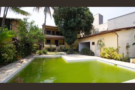 Casa de condomínio à venda com 333m², 5 quartos e 5 vagasPiscina