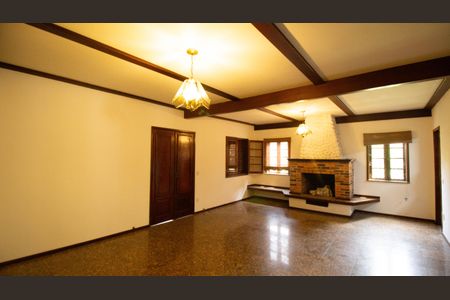 Sala de casa de condomínio à venda com 5 quartos, 333m² em Pendotiba, Niterói