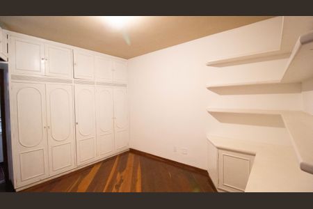 Casa de condomínio à venda com 333m², 5 quartos e 5 vagasQuarto 