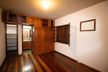 Casa de condomínio à venda com 333m², 5 quartos e 5 vagasQuarto