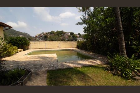 Casa de condomínio à venda com 333m², 5 quartos e 5 vagasPiscina