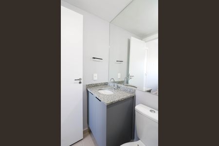 Banheiro de kitnet/studio para alugar com 1 quarto, 27m² em Campo Belo, São Paulo
