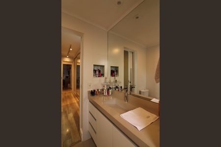 Apartamento à venda com 147m², 3 quartos e 2 vagasSuíte 1 Banheiro