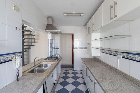 Apartamento à venda com 100m², 2 quartos e 2 vagas Apartamento à venda com 100m², 2 quartos e 2 vagasCozinha e Área de Serviço