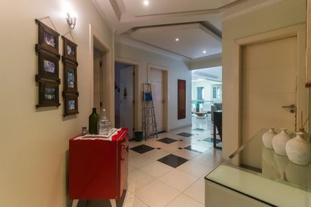 Casa para alugar com 1004m², 5 quartos e 10 vagas Casa para alugar com 1004m², 5 quartos e 10 vagasCorredor