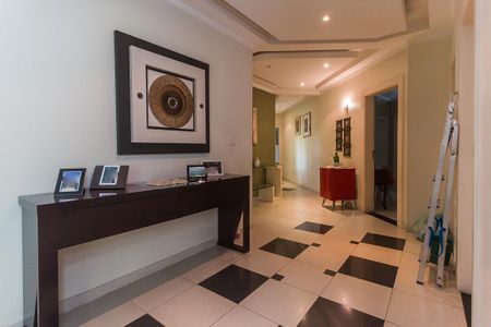 Casa para alugar com 1004m², 5 quartos e 10 vagas Casa para alugar com 1004m², 5 quartos e 10 vagasCorredor