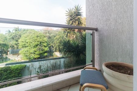 Casa para alugar com 1004m², 5 quartos e 10 vagas Casa para alugar com 1004m², 5 quartos e 10 vagasSacada do Quarto 1