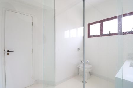 Apartamento à venda com 328m², 3 quartos e 3 vagasBanheiro da Suíte 2