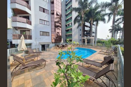 Apartamento à venda com 328m², 3 quartos e 3 vagasÁrea comum - Piscina