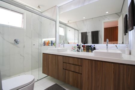 Apartamento à venda com 161m², 3 quartos e 3 vagasBanheiro da Suíte 1