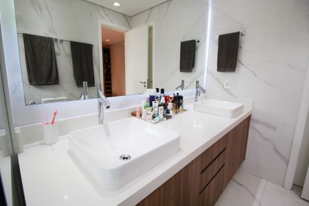 Apartamento à venda com 161m², 3 quartos e 3 vagasBanheiro da Suíte 1