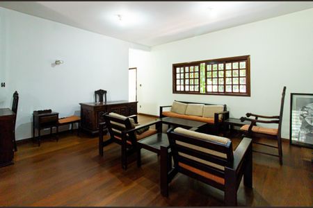 Casa à venda com 309m², 4 quartos e 3 vagasSala 