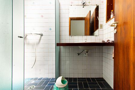 Casa à venda com 309m², 4 quartos e 3 vagasBanheiro da Suíte 2