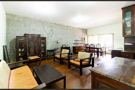 Casa à venda com 309m², 4 quartos e 3 vagasSala 