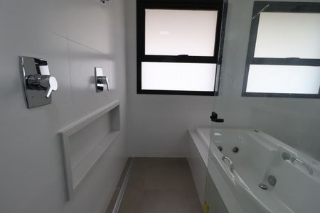 Apartamento para alugar com 295m², 4 quartos e 4 vagasBanheiro da Suíte 2