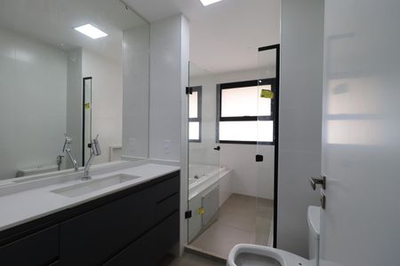 Apartamento para alugar com 295m², 4 quartos e 4 vagasBanheiro da Suíte 2