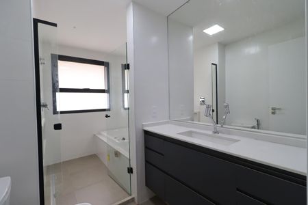 Apartamento para alugar com 295m², 4 quartos e 4 vagasBanheiro da Suíte 2