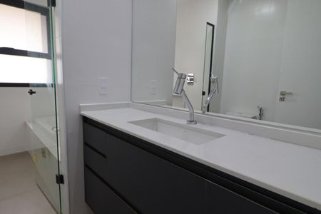Apartamento para alugar com 295m², 4 quartos e 4 vagasBanheiro da Suíte 2