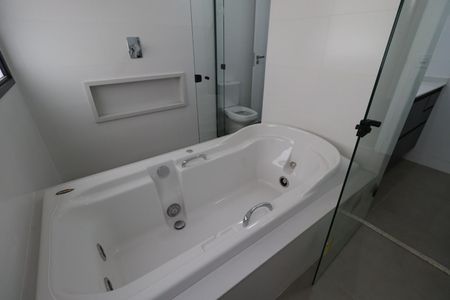 Apartamento para alugar com 295m², 4 quartos e 4 vagasBanheiro da Suíte 2