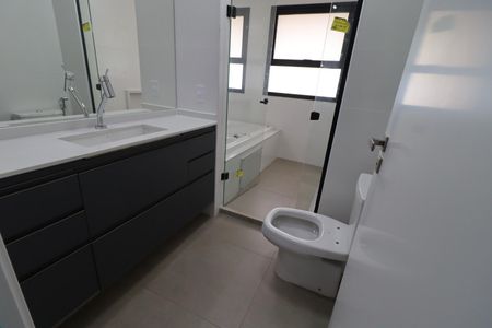 Apartamento para alugar com 295m², 4 quartos e 4 vagasBanheiro da Suíte 2
