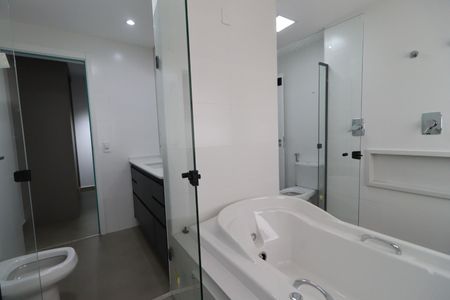 Apartamento para alugar com 295m², 4 quartos e 4 vagasBanheiro da Suíte 2