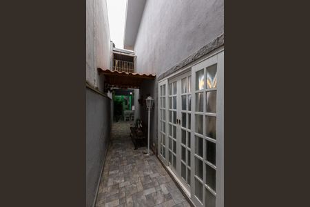 Casa à venda com 160m², 2 quartos e 2 vagasCorredor lateral